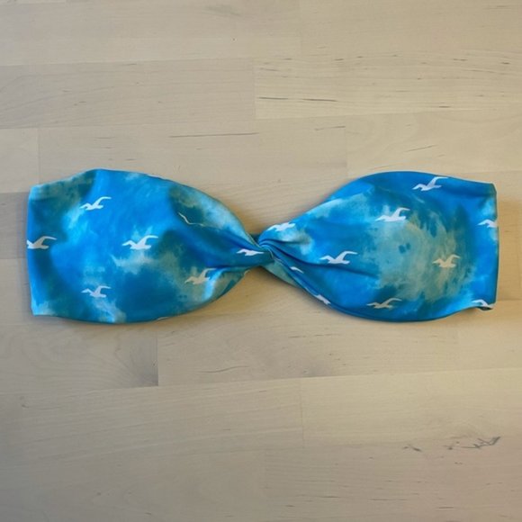 Reposh - Beautiful blue and white Hollister bikini top (small) - Picture 1 of 6